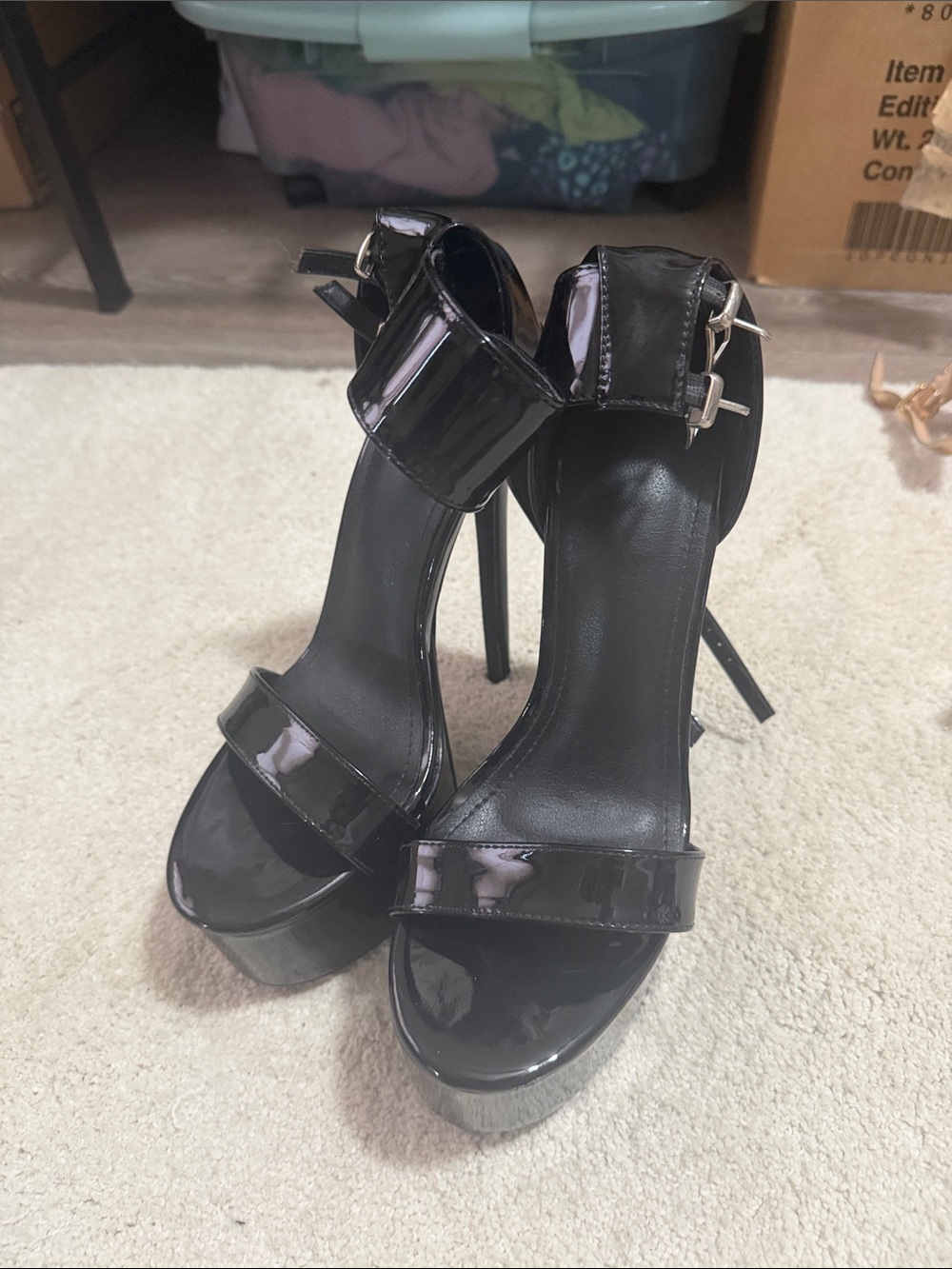 Black heels size 8